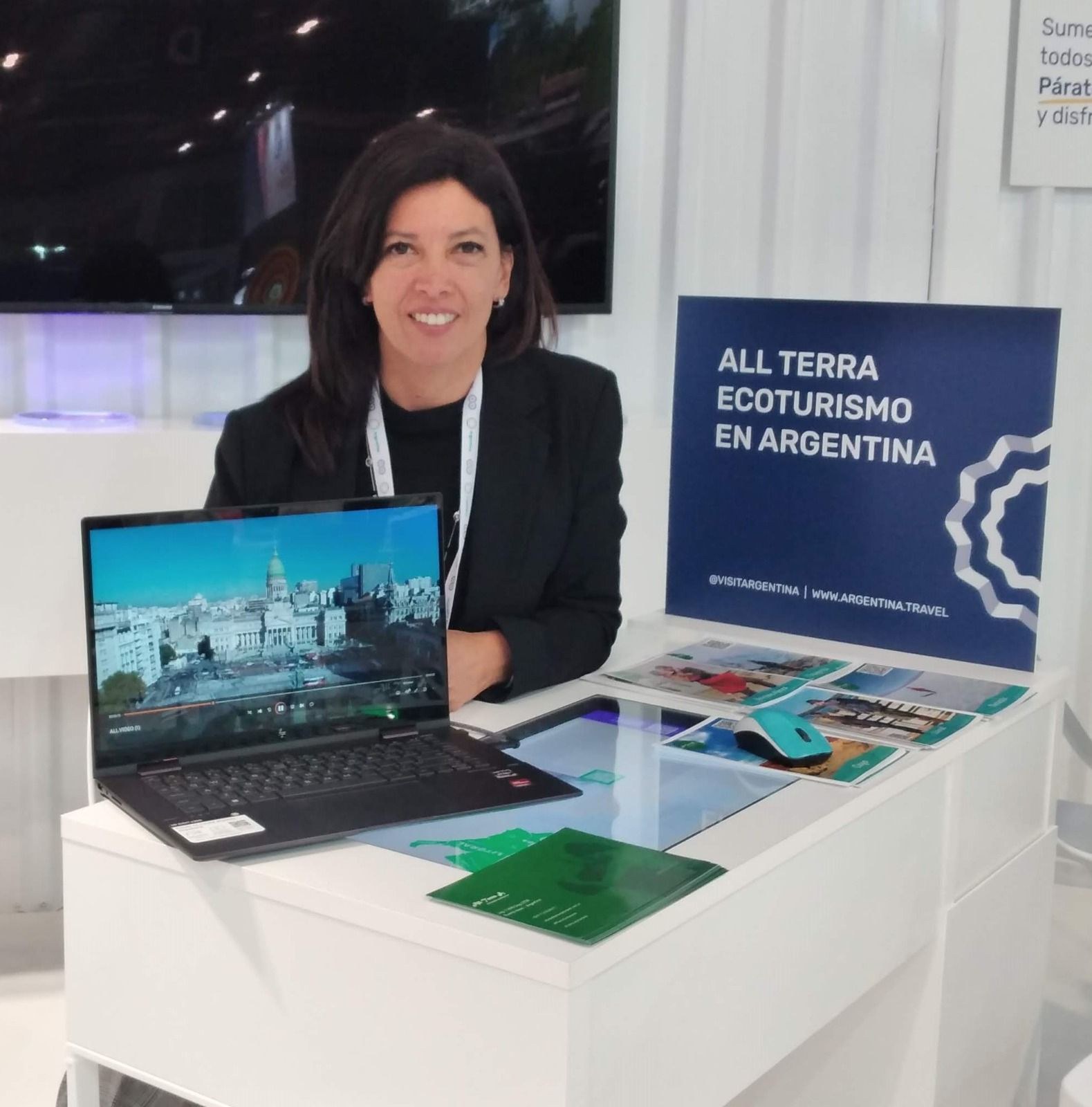 Laura Yhara, Co-Fundadora